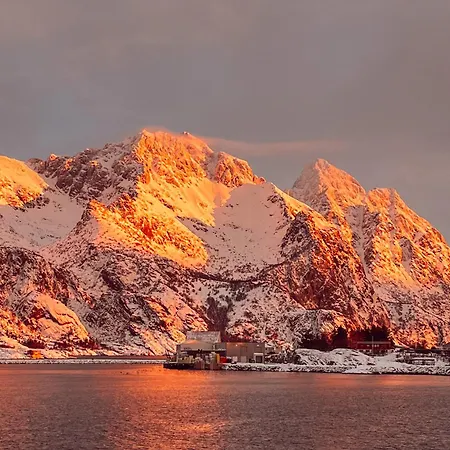 Finnholmen Brygge Henningsvaer